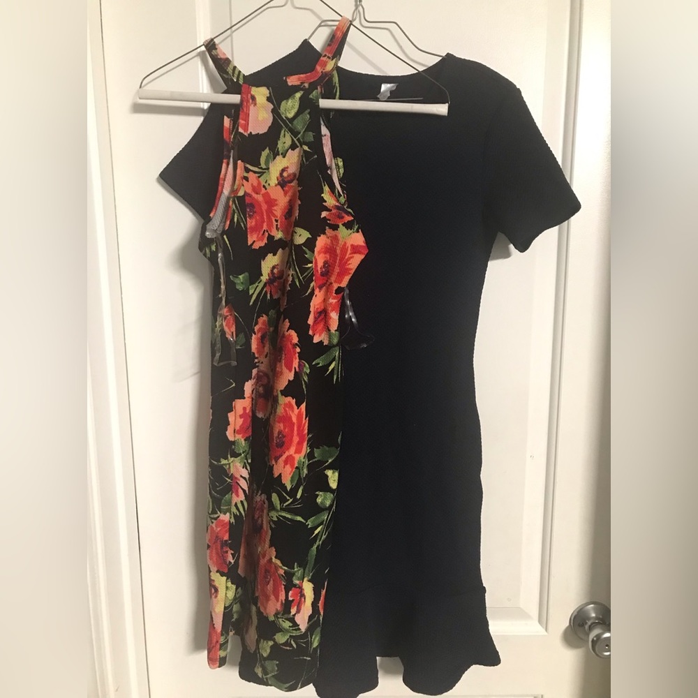 two dresses for girls sizes S & 6 They both Fit good in size Small used